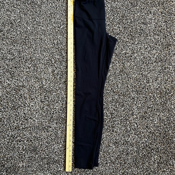 Black High-Rise Full-Length Leggings with Stretchy Fabric - Picture 4 of 5